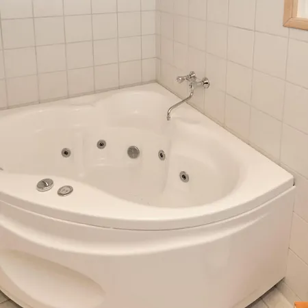 Awesome In With 3 Bedrooms, Sauna And Wifi エーベルトフト