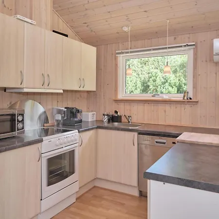 Awesome In With 3 Bedrooms, Sauna And Wifi 別荘