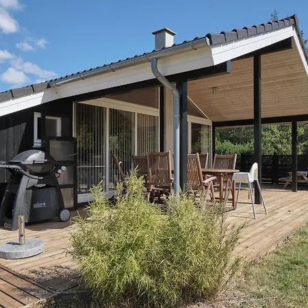 Awesome In With 3 Bedrooms, Sauna And Wifi 別荘